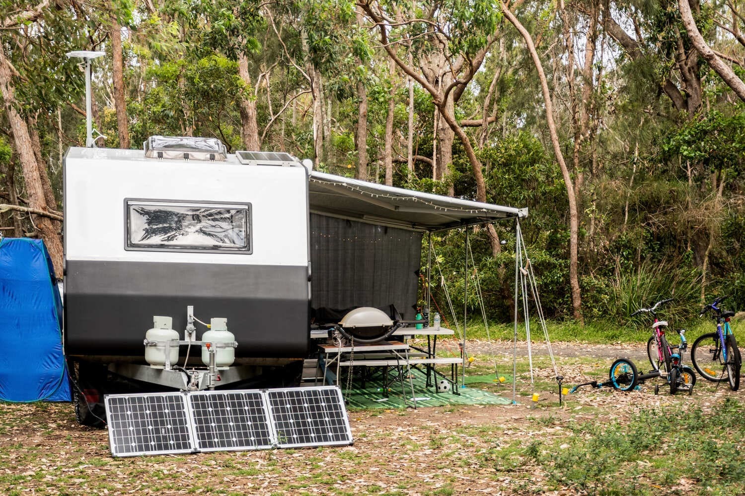 alimentation-recharge-batterie-panneaux-solaires