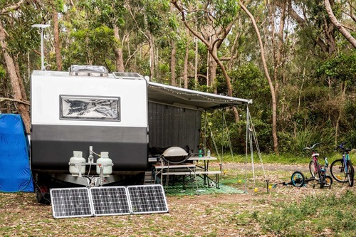 alimentation-recharge-batterie-panneaux-solaires